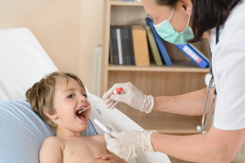 Lire la suite à propos de l’article Enfant en CPE: un test de dépistage à la Covid-19 exigé pour une simple fièvre – QuébecHebdo.com