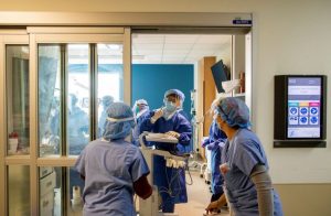 Lire la suite à propos de l’article Les infirmières canadiennes partent en masse, épuisées par 16 mois impitoyables en première ligne de COVID-19 – GLOBE AND MAIL