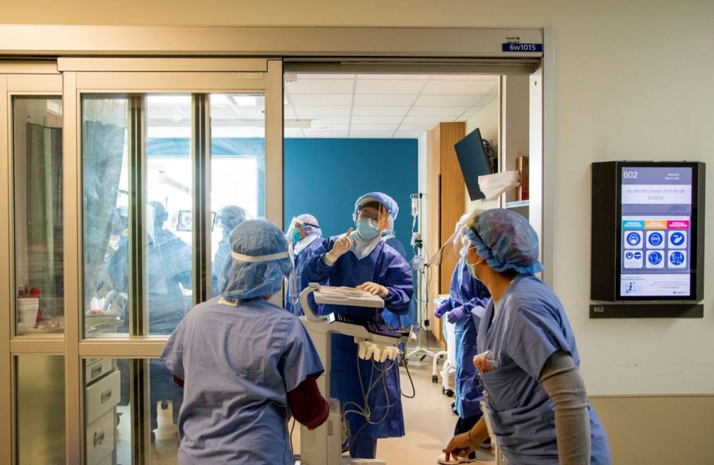 You are currently viewing Les infirmières canadiennes partent en masse, épuisées par 16 mois impitoyables en première ligne de COVID-19 – GLOBE AND MAIL