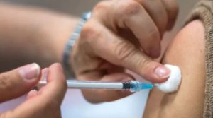 Lire la suite à propos de l’article Dix demandes d’indemnisation pour des réactions aux vaccins contre la COVID-19 – Radio-Canada